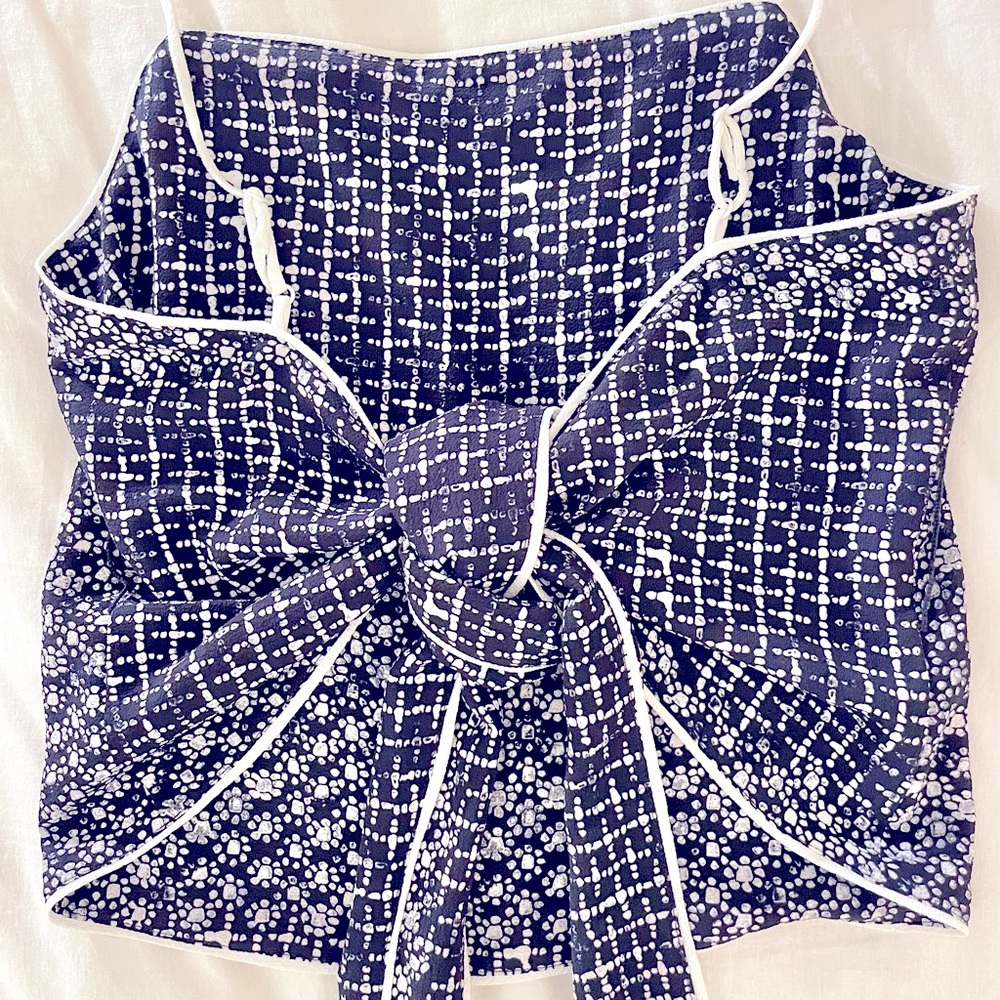Tavik Women’s Blue Patterned Wrap Top